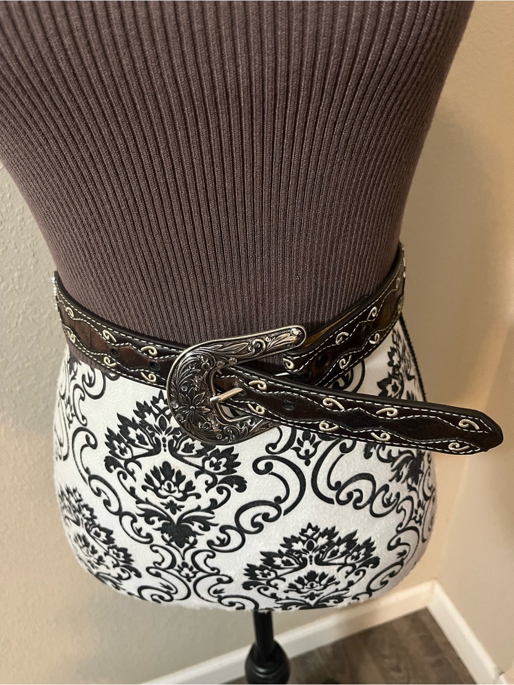 Ariat. Western-Style Brown Leather Belt with Decorative Silver Buckle.